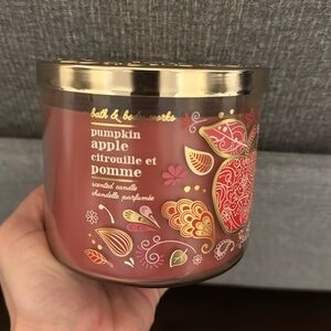 bath and body works candle
pumpkin apple 
never used
